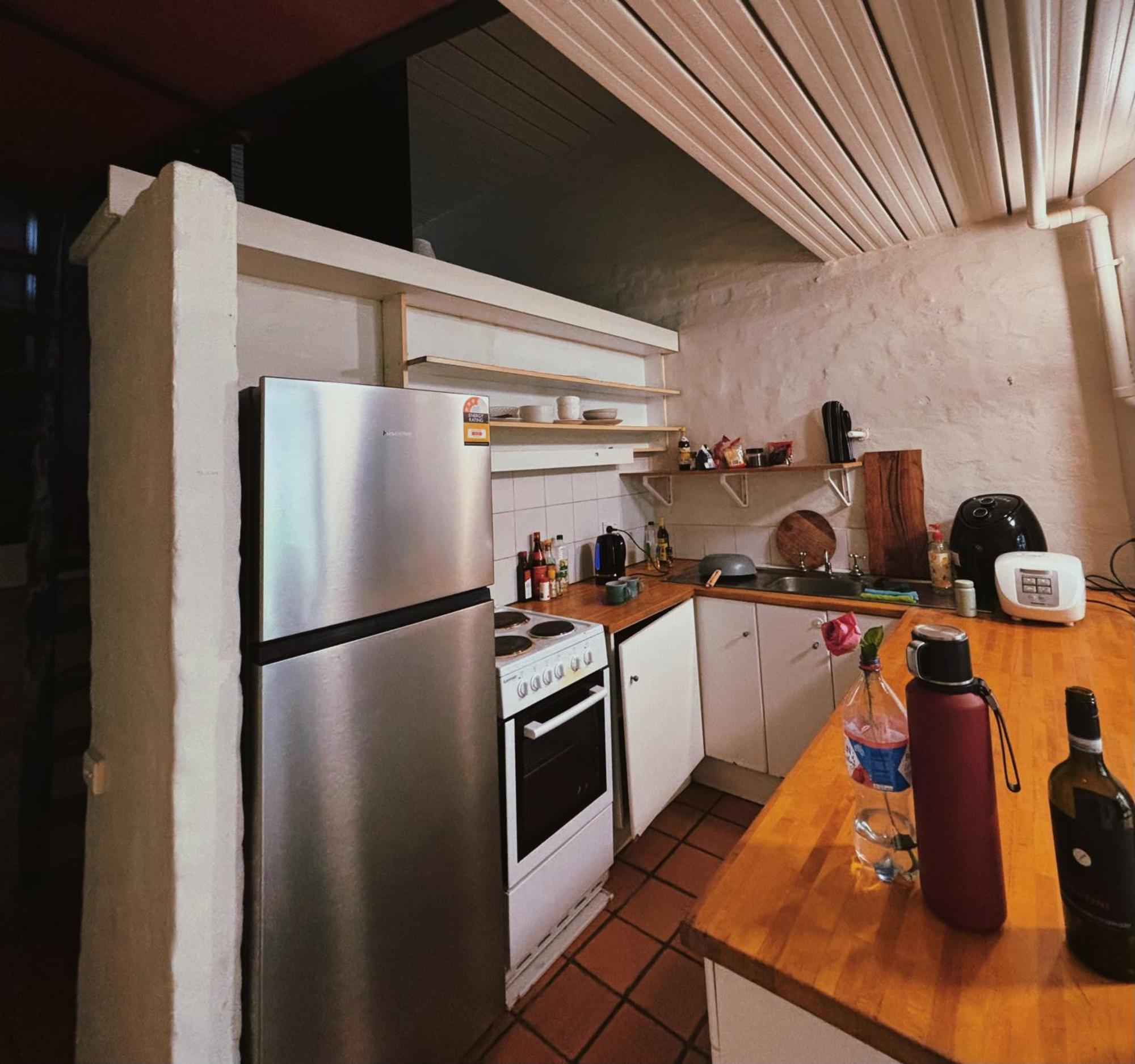 Bedroom In Terrace House With Shared Bath Privatunterkunft Sydney